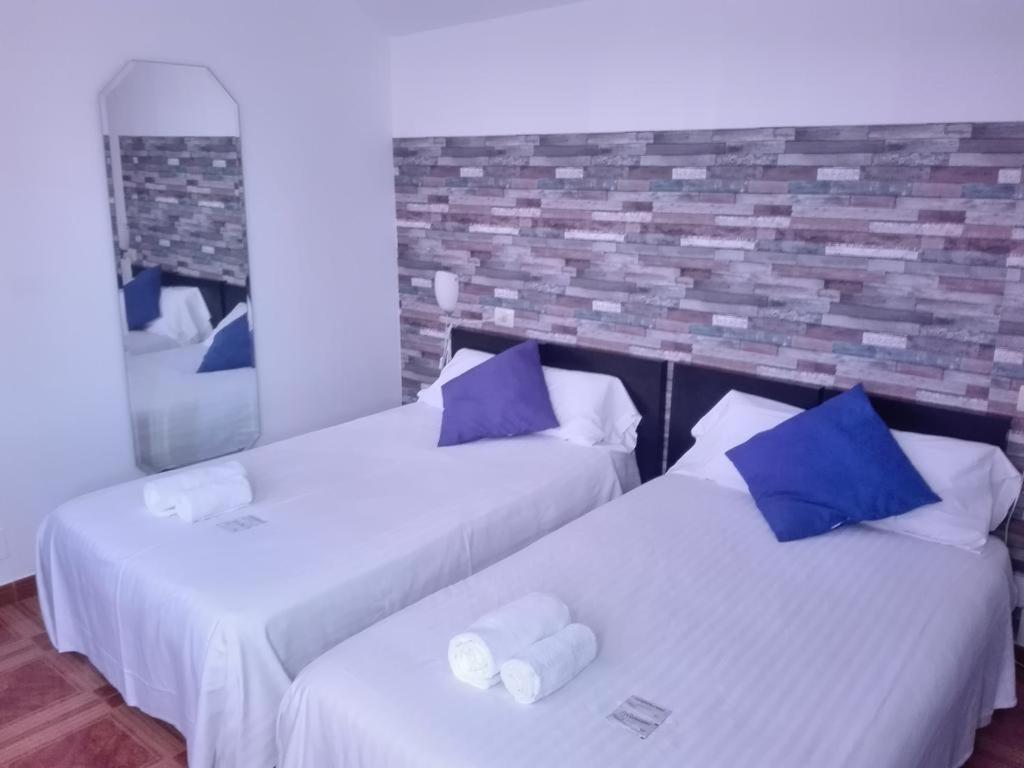 Hotel Corcubion Playa De Quenxe Phòng bức ảnh